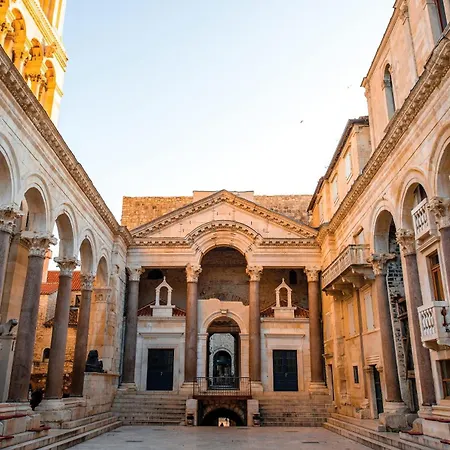 Mank1 City-center Apartment *